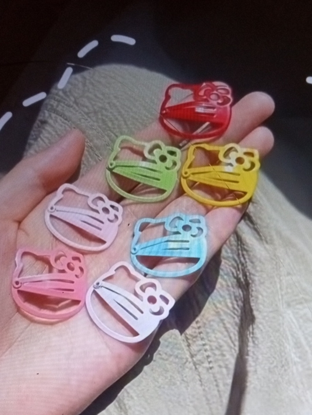 $5>>>>7 Piece SetCute Multicolor Hello Kitty Hair Clips